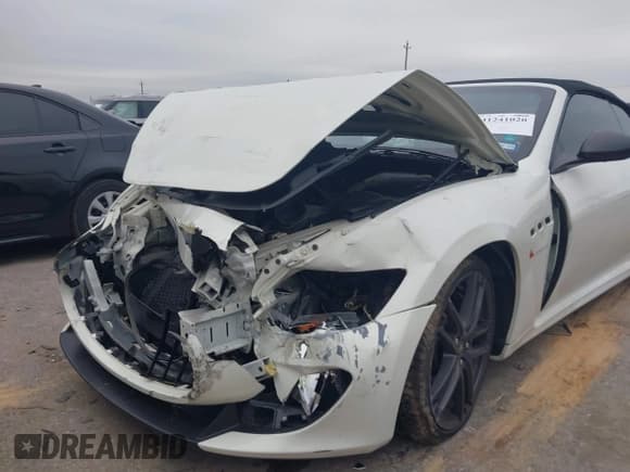 ✅ 2013 Maserati GranTurismo Sport • VIN: ZAM45VMA9D0070293 • Lot: 41241020. Wystawiony na IAAI z przebiegiem 69 156 mil. Bezpłatny archiwum sprzedaży aukcyjnych z USA i szczegółowy raport historii pojazdu na DreamBid. Zdjęcie 6.