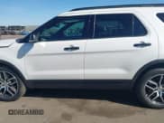 ✅ 2018 Ford Explorer Sport • VIN: 1FM5K8GT6JGC87122 • Lot: 43673299. Wystawiony na IAAI z przebiegiem 118 391 mil. Bezpłatny archiwum sprzedaży aukcyjnych z USA i szczegółowy raport historii pojazdu na DreamBid. Zdjęcie 15.