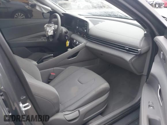 ✅ 2025 Hyundai Elantra SE • VIN: KMHLL4DGXSU014580 • Лот: 43285202. Опубликован ранее на IAAI с пробегом 9 485 миль. Бесплатный доступ к архиву аукционных продаж из США и подробный отчёт об истории автомобиля на DreamBid. Изображение 5.