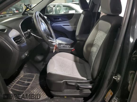 ✅ 2018 Chevrolet Equinox LS • VIN: 2GNAXREV4J6197117 • Lot: 85804864. Wystawiony na Copart z przebiegiem 55 865 mil. Bezpłatny archiwum sprzedaży aukcyjnych z USA i szczegółowy raport historii pojazdu na DreamBid. Zdjęcie 7.