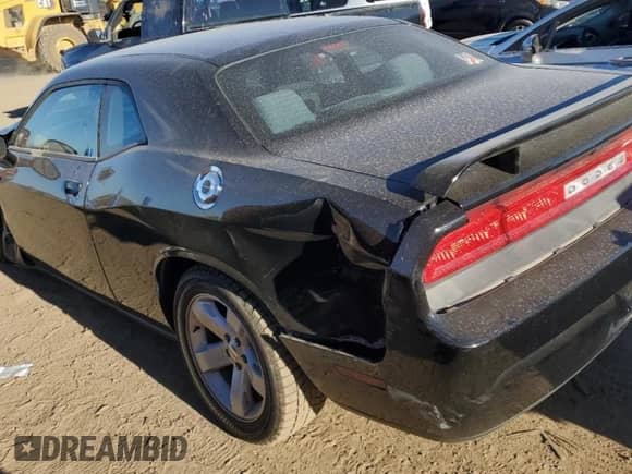 2012 Dodge Challenger SXT z VIN 2C3CDYAG5CH158155, wystawiony jako Copart lot #71998244 z przebiegiem 63 416 mil mil oraz Szkoda całkowita • Salvage title. Historia ofert i sprzedaży dostępna na DreamBid. Obrazek 2.