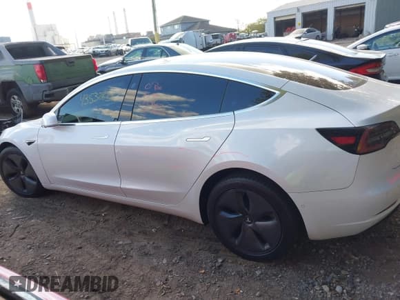 ✅ 2020 Tesla Model 3 Long Range • VIN: 5YJ3E1EB7LF637410 • Lot: 43532832. Wystawiony na IAAI z przebiegiem 84 190 mil. Bezpłatny archiwum sprzedaży aukcyjnych z USA i szczegółowy raport historii pojazdu na DreamBid. Zdjęcie 14.