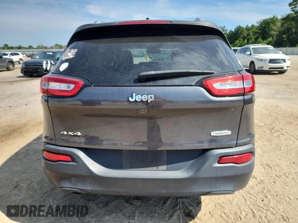 ✅ 2017 Jeep Cherokee Latitude • VIN: 1C4PJMCB7HW570103 • Lot: 80290335. Wystawiony na Copart z przebiegiem 118 591 mil. Bezpłatny archiwum sprzedaży aukcyjnych z USA i szczegółowy raport historii pojazdu na DreamBid. Zdjęcie 6.