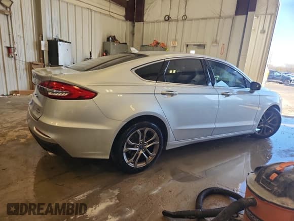 ✅ 2019 Ford Fusion SEL • VIN: 3FA6P0CD3KR269672 • Лот: 91709295. Опубликован ранее на Copart с пробегом 123 925 миль. Бесплатный доступ к архиву аукционных продаж из США и подробный отчёт об истории автомобиля на DreamBid. Изображение 3.