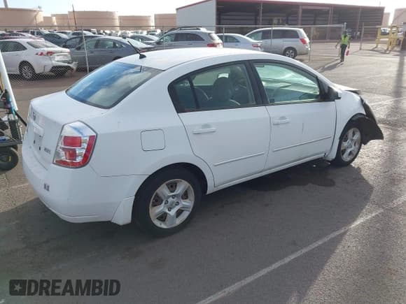 ✅ 2007 Nissan Sentra 2.0 • VIN: 3N1AB61E07L669588 • Lot: 43693811. Wystawiony na IAAI z przebiegiem Nie podano. Bezpłatny archiwum sprzedaży aukcyjnych z USA i szczegółowy raport historii pojazdu na DreamBid. Zdjęcie 4.