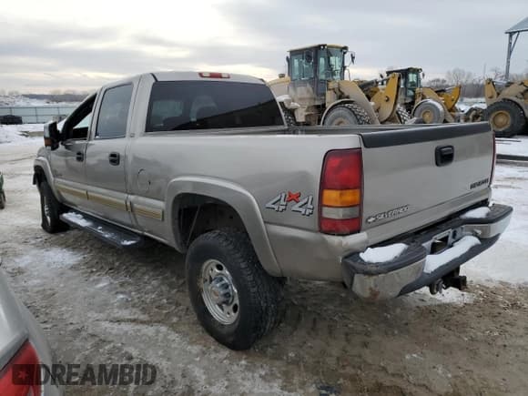 ✅ 2001 Chevrolet Silverado 2500HD LS • VIN: 1GCHK23U31F212798 • Lot: 45138655. Wystawiony na Copart z przebiegiem 211 653 mil. Bezpłatny archiwum sprzedaży aukcyjnych z USA i szczegółowy raport historii pojazdu na DreamBid. Zdjęcie 2.