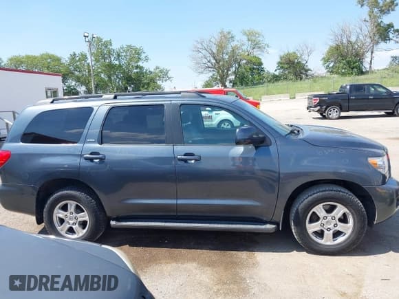 ✅ 2008 Toyota Sequoia SR5 • VIN: 5TDBY64A78S008046 • Lot: 42477345. Wystawiony na IAAI z przebiegiem 247 752 mil. Bezpłatny archiwum sprzedaży aukcyjnych z USA i szczegółowy raport historii pojazdu na DreamBid. Zdjęcie 13.
