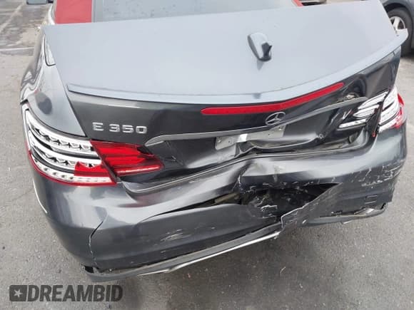 ✅ 2014 Mercedes-Benz E 350 • VIN: WDDKK5KF5EF269039 • Lot: 43385943. Listed on IAAI with 60,402 mi. Free auction sales archive from the USA and detailed vehicle history report at DreamBid. Image 6.