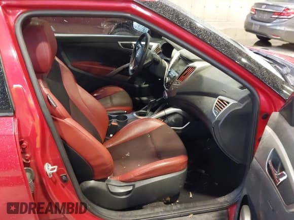 ✅ 2013 Hyundai Veloster w/Gray Int • VIN: KMHTC6AD7DU142638 • Lot: 40062059. Wystawiony na IAAI z przebiegiem 123 746 mil. Bezpłatny archiwum sprzedaży aukcyjnych z USA i szczegółowy raport historii pojazdu na DreamBid. Zdjęcie 5.