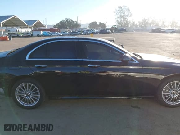 ✅ 2021 Mercedes-Benz E 350 • VIN: W1KZF8DB5MA946584 • Lot: 43550684. Listed on IAAI with 66,048 mi. Free auction sales archive from the USA and detailed vehicle history report at DreamBid. Image 14.