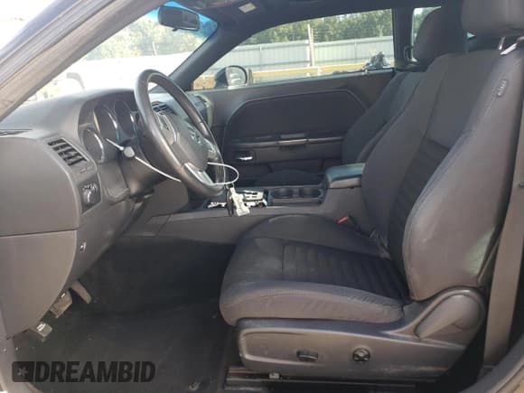 ✅ 2014 Dodge Challenger SXT • VIN: 2C3CDYAGXEH289603 • Lot: 71838614. Wystawiony na Copart z przebiegiem 222 379 mil. Bezpłatny archiwum sprzedaży aukcyjnych z USA i szczegółowy raport historii pojazdu na DreamBid. Zdjęcie 7.