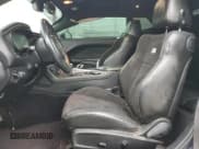 ✅ 2017 Dodge Challenger T/A 392 • VIN: 2C3CDZFJ9HH626048 • Lot: 54896805. Wystawiony na Copart z przebiegiem 95 339 mil. Bezpłatny archiwum sprzedaży aukcyjnych z USA i szczegółowy raport historii pojazdu na DreamBid. Zdjęcie 7.