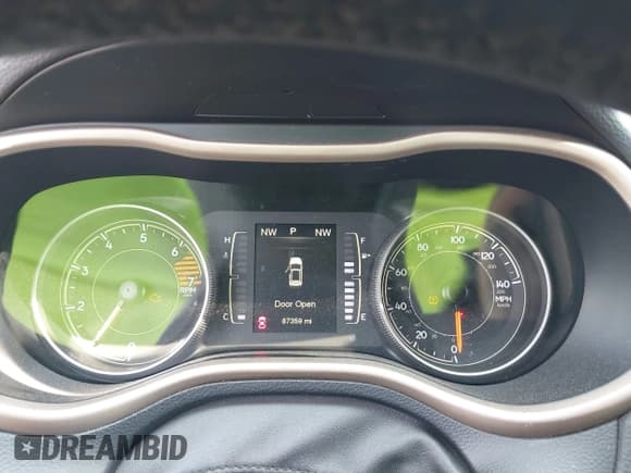 ✅ 2017 Jeep Cherokee Latitude • VIN: 1C4PJLCB7HW507397 • Lot: 42382161. Wystawiony na IAAI z przebiegiem 87 359 mil. Bezpłatny archiwum sprzedaży aukcyjnych z USA i szczegółowy raport historii pojazdu na DreamBid. Zdjęcie 7.