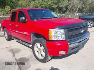 2011 Chevrolet Silverado 1500 LT z VIN 3GCPCSE02BG176962, wystawiony jako IAAI lot #43520636 z przebiegiem 265 330 mil mil oraz . Historia ofert i sprzedaży dostępna na DreamBid. Obrazek 1.