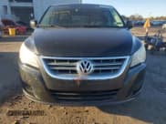 ✅ 2010 Volkswagen Routan SE • VIN: 2V4RW3D18AR296215 • Лот: 90131315. Опубликован ранее на Copart с пробегом 188 342 миль. Бесплатный доступ к архиву аукционных продаж из США и подробный отчёт об истории автомобиля на DreamBid. Изображение 5.