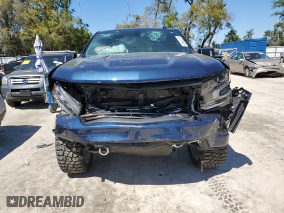 ✅ 2019 Chevrolet Silverado 1500 High Country • VIN: 3GCPWFEDXKG286787 • Lot: 49770635. Wystawiony na Copart z przebiegiem 90 753 mil. Bezpłatny archiwum sprzedaży aukcyjnych z USA i szczegółowy raport historii pojazdu na DreamBid. Zdjęcie 5.