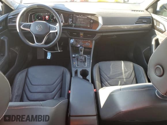 ✅ 2023 Volkswagen Jetta SEL • VIN: 3VWGM7BU2PM039821 • Лот: 92613775. Опубликован ранее на Copart с пробегом 25 369 миль. Бесплатный доступ к архиву аукционных продаж из США и подробный отчёт об истории автомобиля на DreamBid. Изображение 8.