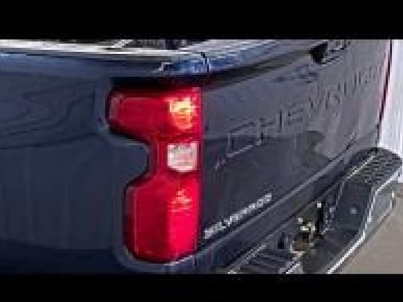 ✅ 2022 Chevrolet Silverado 2500HD • VIN: 1GC0YLE73NF237053 • Lot: 42950251. Wystawiony na IAAI z przebiegiem 85 158 mil. Bezpłatny archiwum sprzedaży aukcyjnych z USA i szczegółowy raport historii pojazdu na DreamBid. Zdjęcie 1.