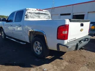 ✅ 2008 Chevrolet Silverado 1500 1LT • VIN: 3GCEC13J48G118065 • Lot: 43444760. Wystawiony na IAAI z przebiegiem 301 524 mil. Bezpłatny archiwum sprzedaży aukcyjnych z USA i szczegółowy raport historii pojazdu na DreamBid. Zdjęcie 3.