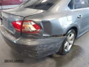 ✅ 2014 Volkswagen Passat S • VIN: 1VWAT7A34EC021644 • Lot: 42761604. Wystawiony na IAAI z przebiegiem 139 157 mil. Bezpłatny archiwum sprzedaży aukcyjnych z USA i szczegółowy raport historii pojazdu na DreamBid. Zdjęcie 6.