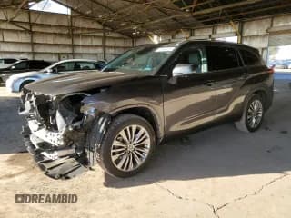 ✅ 2023 Toyota Highlander Hybrid Platinum • VIN: 5TDFARAH4PS020887 • Lot: 42606024. Wystawiony na Copart z przebiegiem 35 274 mil. Bezpłatny archiwum sprzedaży aukcyjnych z USA i szczegółowy raport historii pojazdu na DreamBid. Zdjęcie 1.