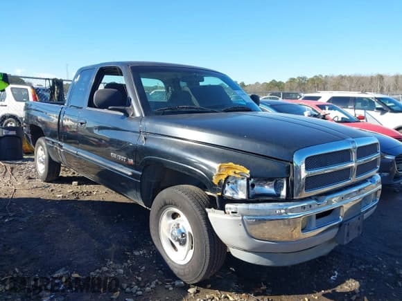 ✅ 2000 Dodge 1500 • VIN: 1B7HC13Y7YJ180942 • Lot: 41362908. Listed on IAAI with 398,452 mi. Free auction sales archive from the USA and detailed vehicle history report at DreamBid. Image 1.