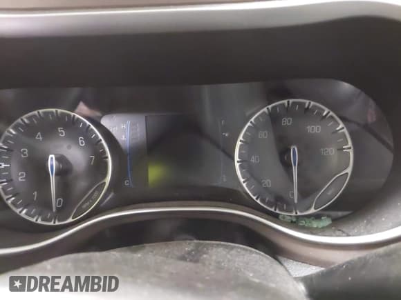 ✅ 2018 Chrysler Pacifica Touring L • VIN: 2C4RC1BG0JR321011 • Lot: 43291829. Wystawiony na IAAI z przebiegiem 79 540 mil. Bezpłatny archiwum sprzedaży aukcyjnych z USA i szczegółowy raport historii pojazdu na DreamBid. Zdjęcie 7.