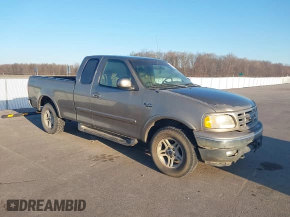 ✅ 2001 Ford F-150 XL • VIN: 2FTRX18W31CA83001 • Lot: 41721462. Listed on IAAI with 214,386 mi. Free auction sales archive from the USA and detailed vehicle history report at DreamBid. Image 1.