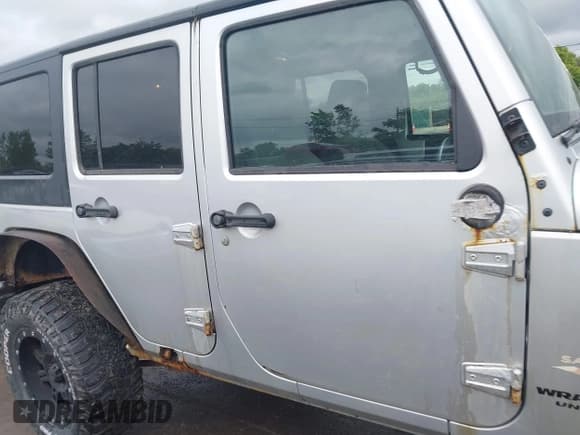 ✅ 2008 Jeep Wrangler Unlimited Sahara • VIN: 1J4GA59148L617989 • Lot: 43095265. Wystawiony na IAAI z przebiegiem 153 328 mil. Bezpłatny archiwum sprzedaży aukcyjnych z USA i szczegółowy raport historii pojazdu na DreamBid. Zdjęcie 13.