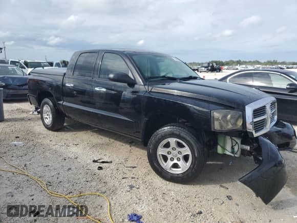 2006 Dodge Dakota SLT z VIN 1D7HE48NX6S539725, wystawiony jako Copart lot #72947004 z przebiegiem 199 562 mil mil oraz Szkoda całkowita • Salvage title. Historia ofert i sprzedaży dostępna na DreamBid. Obrazek 4.