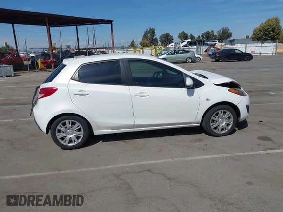 ✅ 2012 Mazda 2 Sport • VIN: JM1DE1KZ1C0145993 • Lot: 42863424. Wystawiony na IAAI z przebiegiem 118 650 mil. Bezpłatny archiwum sprzedaży aukcyjnych z USA i szczegółowy raport historii pojazdu na DreamBid. Zdjęcie 13.