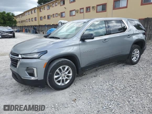 ✅ 2023 Chevrolet Traverse LS • VIN: 1GNERFKW8PJ336121 • Lot: 91376565. Wystawiony na Copart z przebiegiem 20 551 mil. Bezpłatny archiwum sprzedaży aukcyjnych z USA i szczegółowy raport historii pojazdu na DreamBid. Zdjęcie 1.