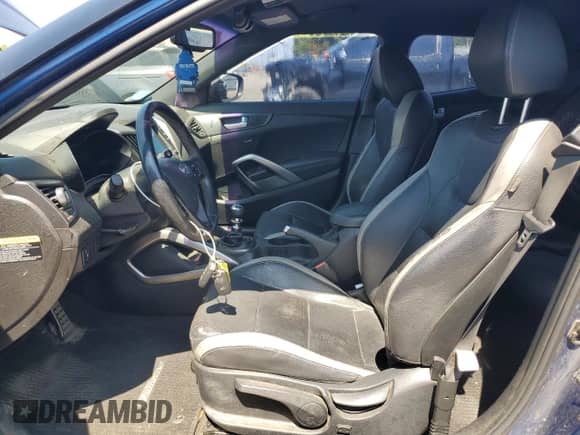 2016 Hyundai Veloster Turbo z VIN KMHTC6AE7GU276000, wystawiony jako Copart lot #69335545 z przebiegiem 106 188 mil mil oraz Czysty tytuł • Clean title. Historia ofert i sprzedaży dostępna na DreamBid. Obrazek 7.