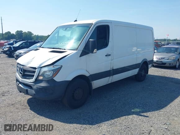✅ 2016 Mercedes-Benz Sprinter Cargo • VIN: WD3PE7DD7GP246609 • Lot: 42846416. Wystawiony na IAAI z przebiegiem 192 615 mil. Bezpłatny archiwum sprzedaży aukcyjnych z USA i szczegółowy raport historii pojazdu na DreamBid. Zdjęcie 2.
