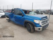 ✅ 2017 Toyota Tundra SR5 • VIN: 5TFEW5F13HX217577 • Лот: 41541971. Опубликован ранее на IAAI с пробегом 73 681 миль. Бесплатный доступ к архиву аукционных продаж из США и подробный отчёт об истории автомобиля на DreamBid. Изображение 1.