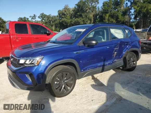 ✅ 2022 Volkswagen Taos S • VIN: 3VVMX7B29NM050082 • Лот: 85593725. Опубликован ранее на Copart с пробегом 27 661 миль. Бесплатный доступ к архиву аукционных продаж из США и подробный отчёт об истории автомобиля на DreamBid. Изображение 1.