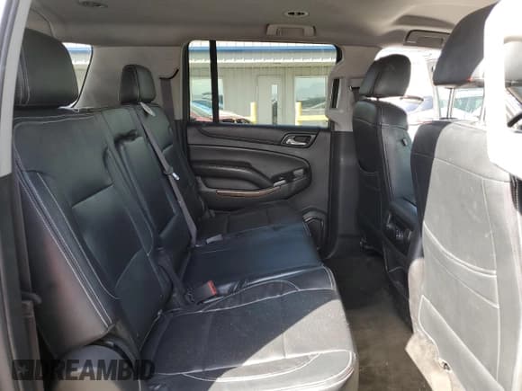 ✅ 2016 Chevrolet Suburban LS • VIN: 1GNSCGKC2GR311264 • Lot: 85888635. Wystawiony na Copart z przebiegiem 178 087 mil. Bezpłatny archiwum sprzedaży aukcyjnych z USA i szczegółowy raport historii pojazdu na DreamBid. Zdjęcie 10.