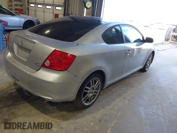 ✅ 2005 Scion tC • VIN: JTKDE177450019825 • Lot: 43894175. Wystawiony na IAAI z przebiegiem 245 045 mil. Bezpłatny archiwum sprzedaży aukcyjnych z USA i szczegółowy raport historii pojazdu na DreamBid. Zdjęcie 4.