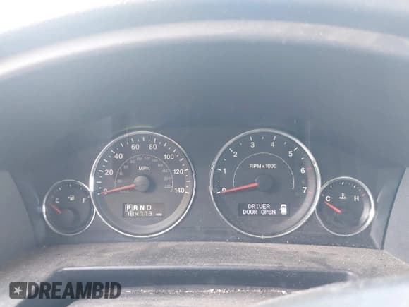 ✅ 2010 Jeep Commander Sport • VIN: 1J4RG4GK6AC112734 • Лот: 42650351. Опубликован ранее на IAAI с пробегом 184 773 миль. Бесплатный доступ к архиву аукционных продаж из США и подробный отчёт об истории автомобиля на DreamBid. Изображение 7.