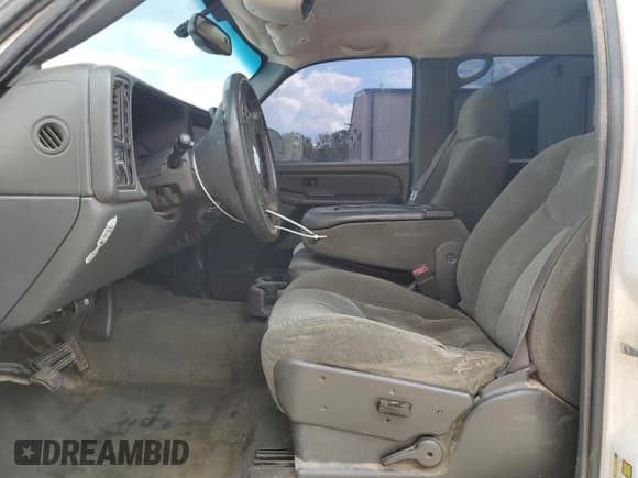 ✅ 2004 Chevrolet Silverado 1500 Z71 • VIN: 2GCEK13T841311696 • Lot: 70833615. Wystawiony na Copart z przebiegiem 231 014 mil. Bezpłatny archiwum sprzedaży aukcyjnych z USA i szczegółowy raport historii pojazdu na DreamBid. Zdjęcie 7.