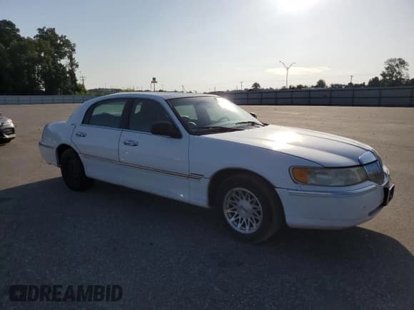 ✅ 1998 Lincoln Town Car Signature • VIN: 1LNFM82W0WY619234 • Lot: 64928345. Listed on Copart with Not provided. Free auction sales archive from the USA and detailed vehicle history report at DreamBid. Image 4.
