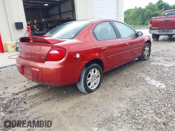 2004 Dodge Neon SXT z VIN 1B3ES56C34D546614, wystawiony jako IAAI lot #42511013 z przebiegiem 155 504 mil mil oraz . Historia ofert i sprzedaży dostępna na DreamBid. Obrazek 4.