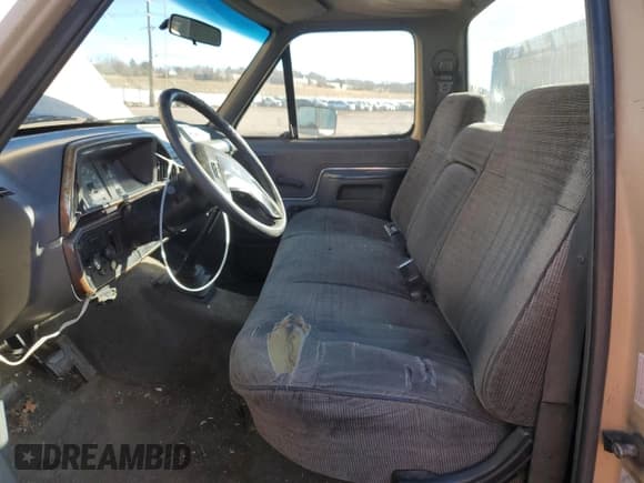 ✅ 1990 Ford F-150 S • VIN: 1FTDF15Y9LNA50360 • Lot: 89195765. Wystawiony na Copart z przebiegiem 88 604 mil. Bezpłatny archiwum sprzedaży aukcyjnych z USA i szczegółowy raport historii pojazdu na DreamBid. Zdjęcie 7.