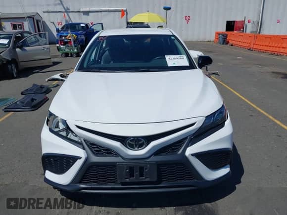2022 Toyota Camry SE z VIN 4T1G11AK5NU075077, wystawiony jako IAAI lot #42359500 z przebiegiem 35 938 mil mil oraz . Historia ofert i sprzedaży dostępna na DreamBid. Obrazek 13.