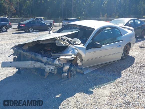 ✅ 2003 Ford Mustang Standard • VIN: 1FAFP40463F379349 • Lot: 43606073. Wystawiony na IAAI z przebiegiem Nie podano. Bezpłatny archiwum sprzedaży aukcyjnych z USA i szczegółowy raport historii pojazdu na DreamBid. Zdjęcie 2.