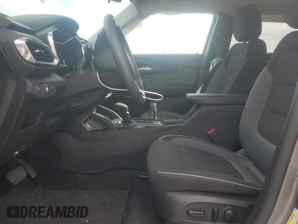 ✅ 2023 Chevrolet TrailBlazer LT • VIN: KL79MPS23PB179746 • Лот: 82407595. Опубликован ранее на Copart с пробегом 37 559 миль. Бесплатный доступ к архиву аукционных продаж из США и подробный отчёт об истории автомобиля на DreamBid. Изображение 7.