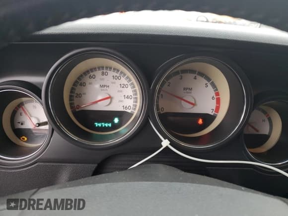 ✅ 2010 Dodge Challenger R/T Classic • VIN: 2B3CJ5DT9AH314854 • Lot: 88743955. Wystawiony na Copart z przebiegiem 74 744 mil. Bezpłatny archiwum sprzedaży aukcyjnych z USA i szczegółowy raport historii pojazdu na DreamBid. Zdjęcie 9.