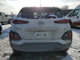 2019 Hyundai Kona SEL z VIN KM8K2CAAXKU250428, wystawiony jako Copart lot #38837363 z przebiegiem 78 051 mil mil oraz . Historia ofert i sprzedaży dostępna na DreamBid. Obrazek 6.