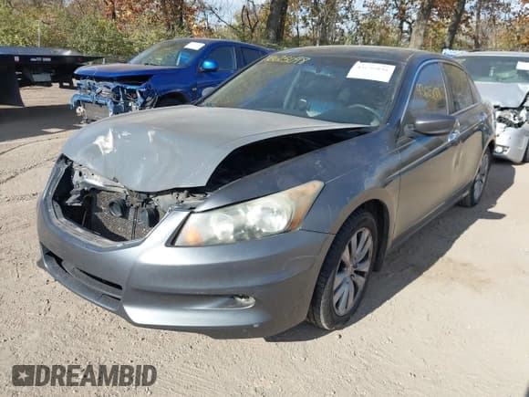 ✅ 2011 Honda Accord EX-L • VIN: 1HGCP3F82BA012057 • Lot: 43625098. Wystawiony na IAAI z przebiegiem 205 818 mil. Bezpłatny archiwum sprzedaży aukcyjnych z USA i szczegółowy raport historii pojazdu na DreamBid. Zdjęcie 6.