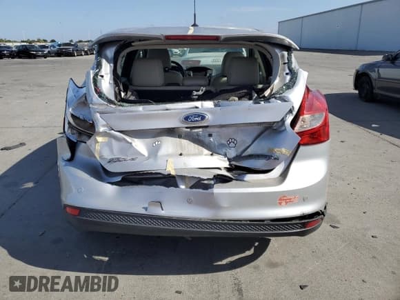 ✅ 2013 Ford Focus Electric • VIN: 1FADP3R45DL353574 • Lot: 68591674. Listed on Copart with 83,353 mi. Free auction sales archive from the USA and detailed vehicle history report at DreamBid. Image 6.